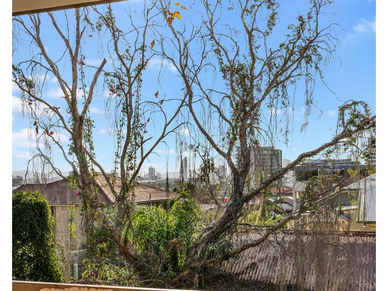 2/233 Cavendish Rd, Coorparoo QLD 4151