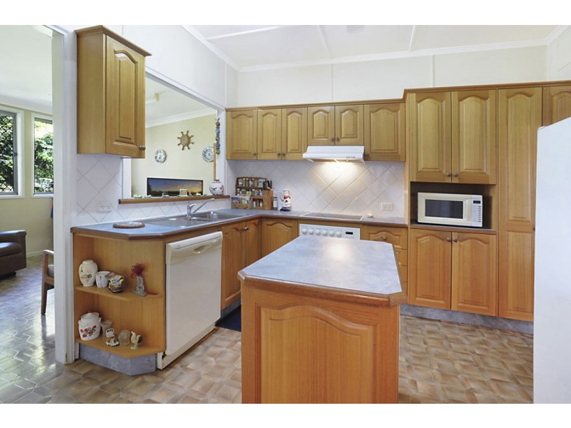 61 Melbourne Ave, Camp Hill QLD 4152