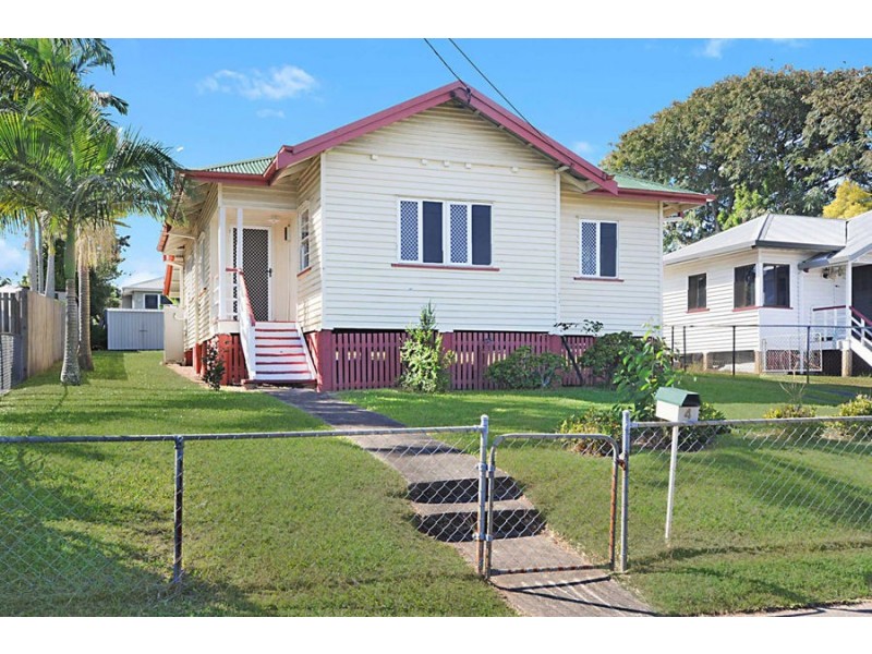 4 Rowton Street, Holland Park QLD 4121