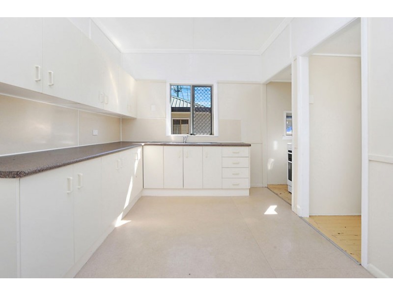 4 Rowton Street, Holland Park QLD 4121