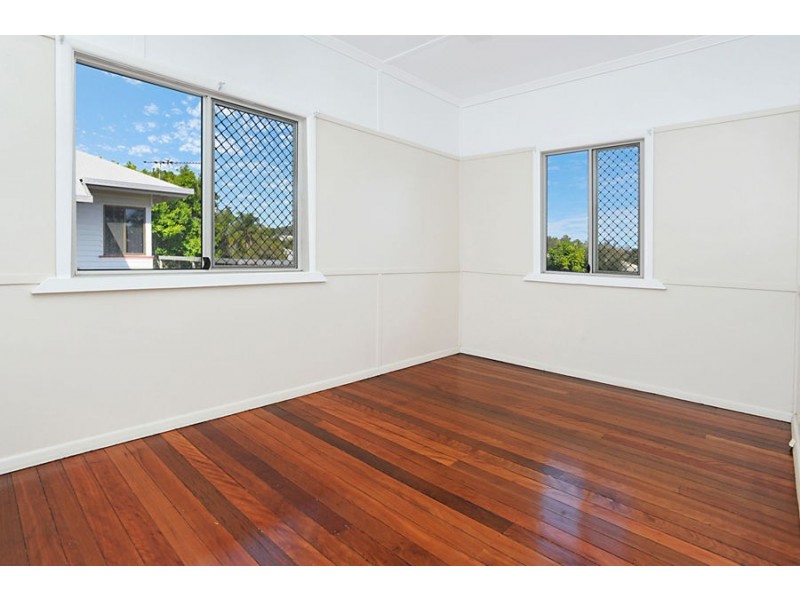 4 Rowton Street, Holland Park QLD 4121