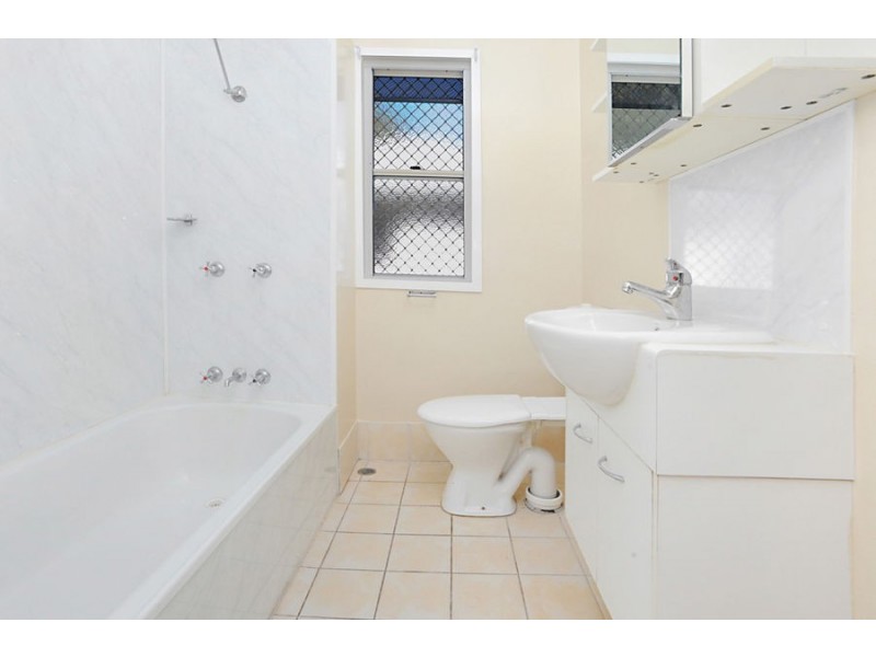 4 Rowton Street, Holland Park QLD 4121