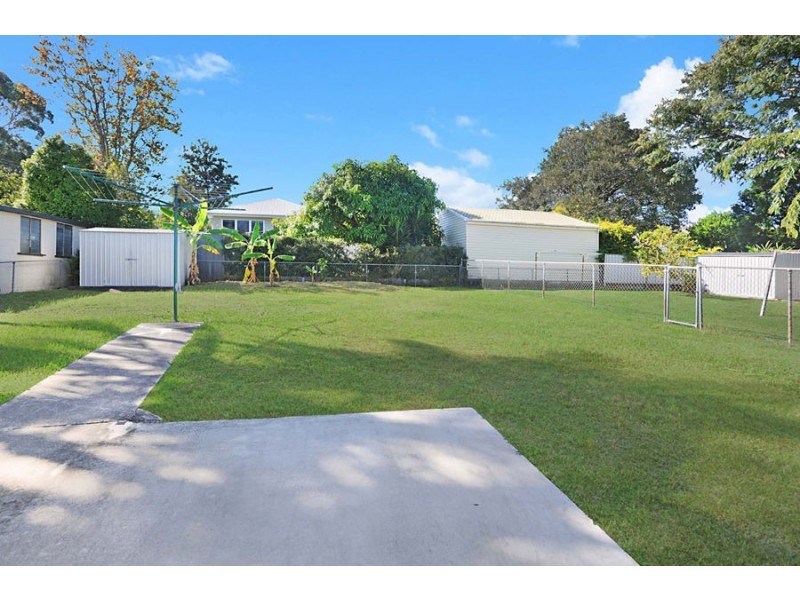 4 Rowton Street, Holland Park QLD 4121