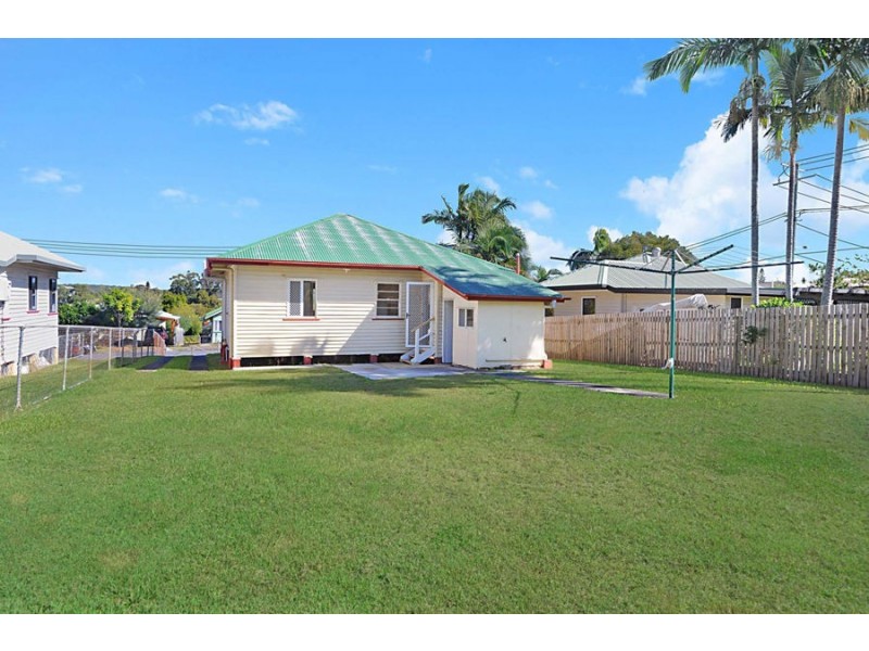 4 Rowton Street, Holland Park QLD 4121