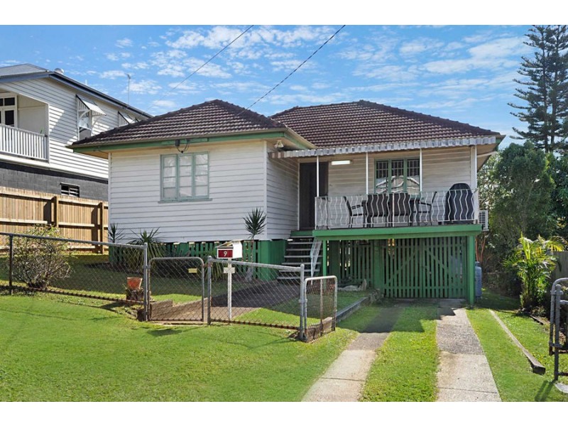 9 Barton st, Holland Park West QLD 4121