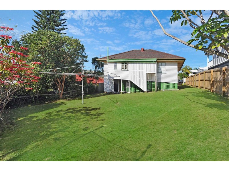 9 Barton st, Holland Park West QLD 4121
