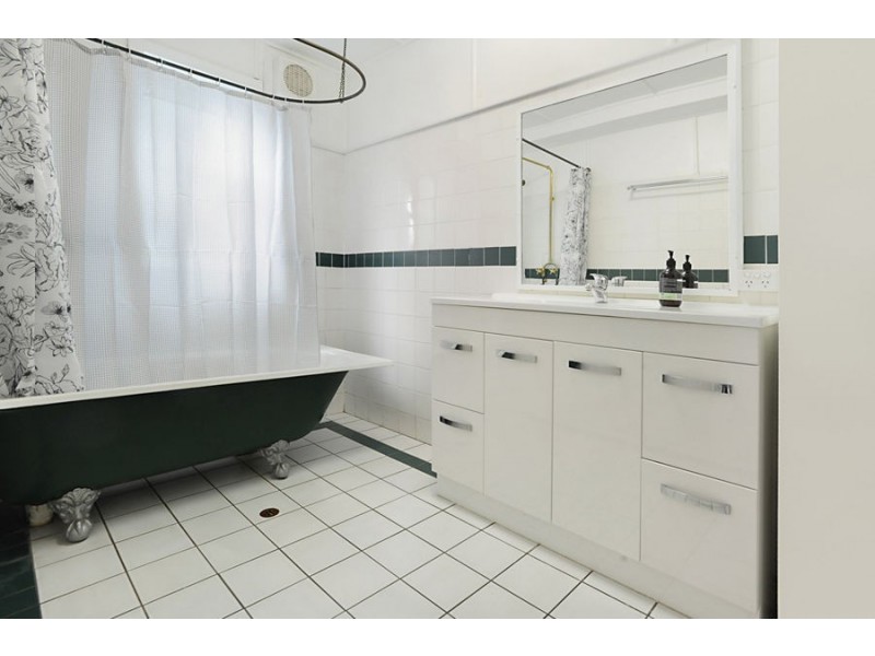 14 Macrossan Ave, Norman Park QLD 4170