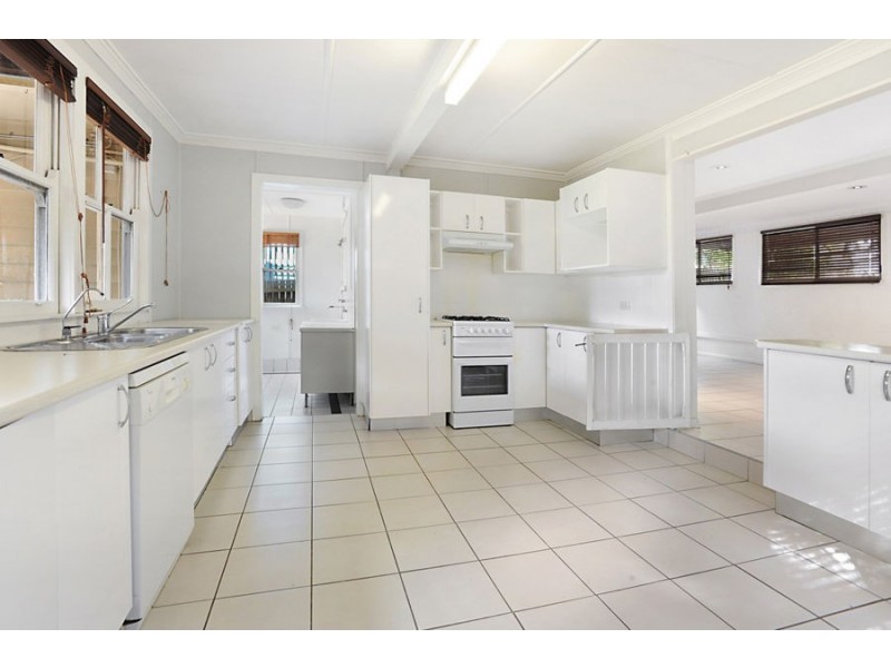 14 Macrossan Ave, Norman Park QLD 4170