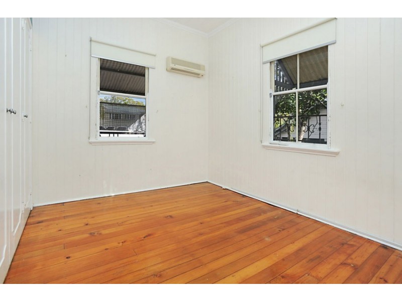 14 Macrossan Ave, Norman Park QLD 4170