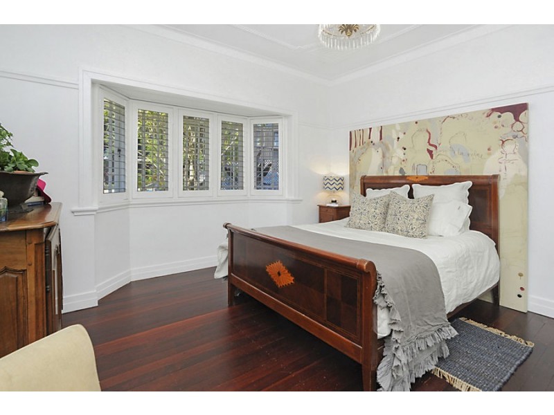 8 Goring Street, Coorparoo QLD 4151