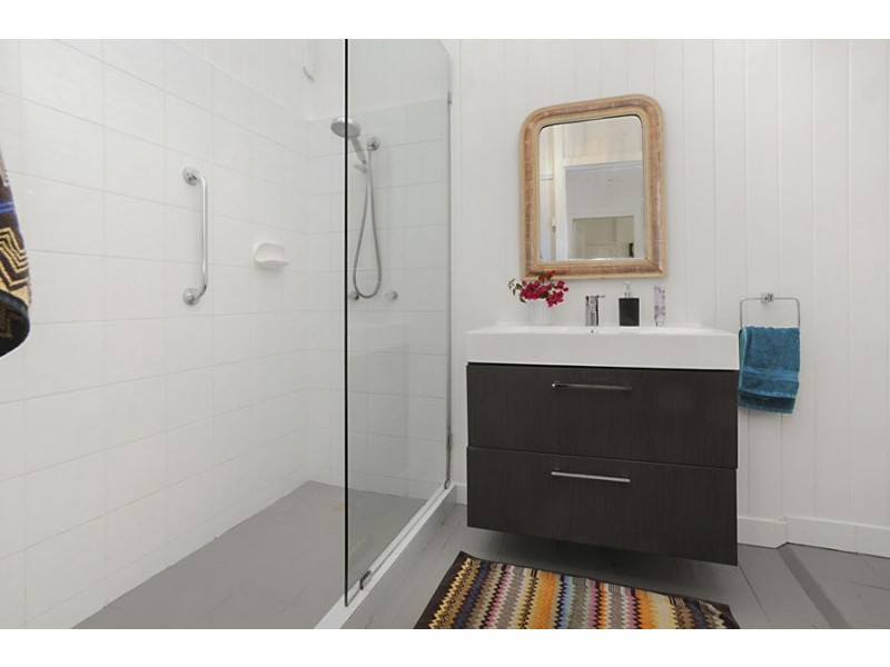 8 Goring Street, Coorparoo QLD 4151