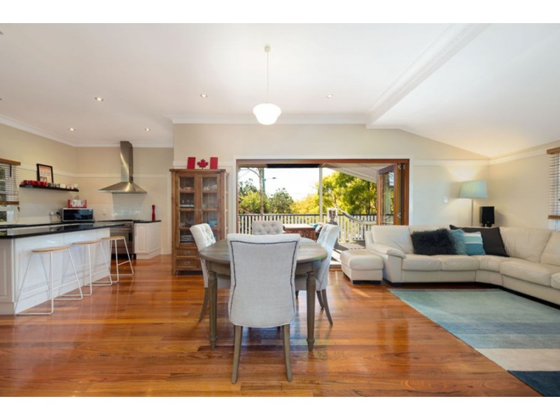 22 Gibson Crescent, Holland Park QLD 4121