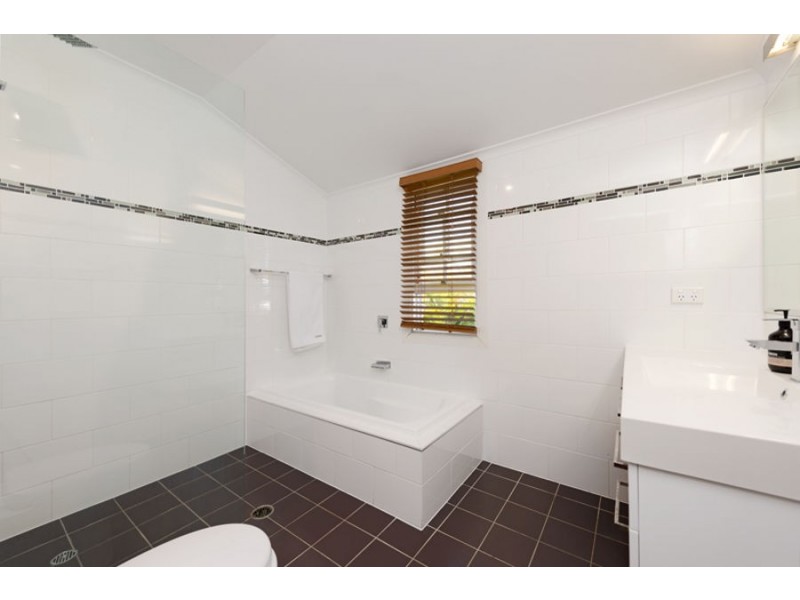 22 Gibson Crescent, Holland Park QLD 4121