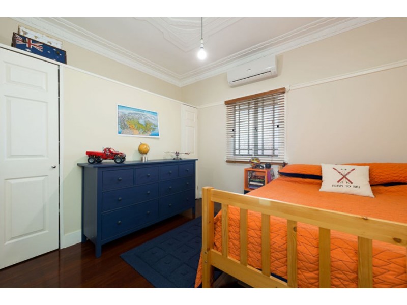 22 Gibson Crescent, Holland Park QLD 4121