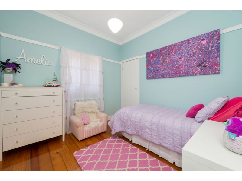 22 Gibson Crescent, Holland Park QLD 4121