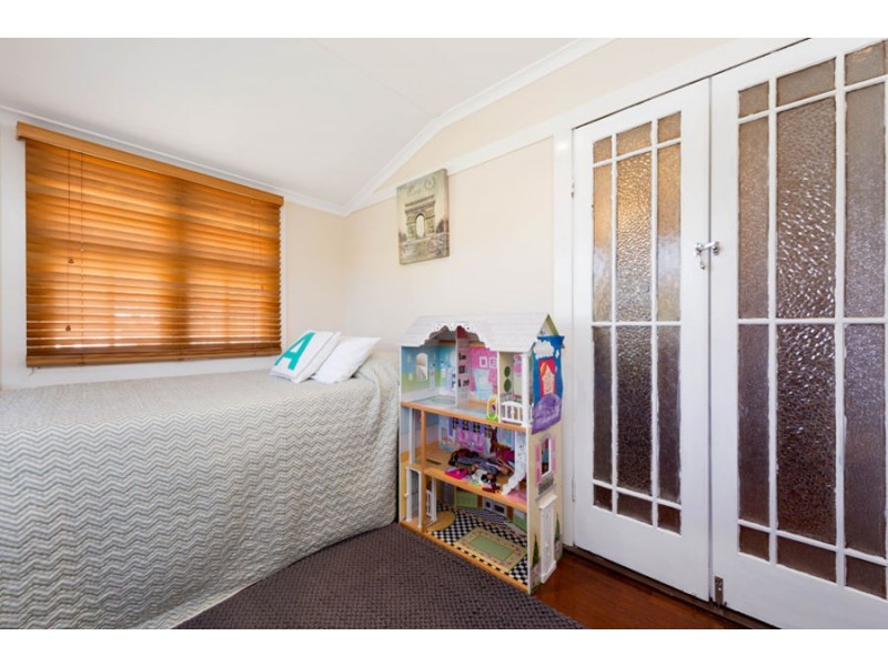 22 Gibson Crescent, Holland Park QLD 4121