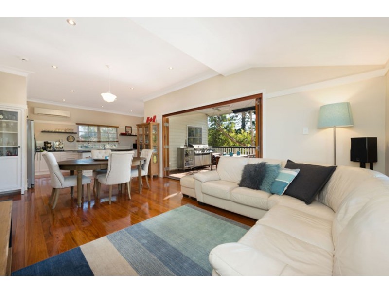 22 Gibson Crescent, Holland Park QLD 4121