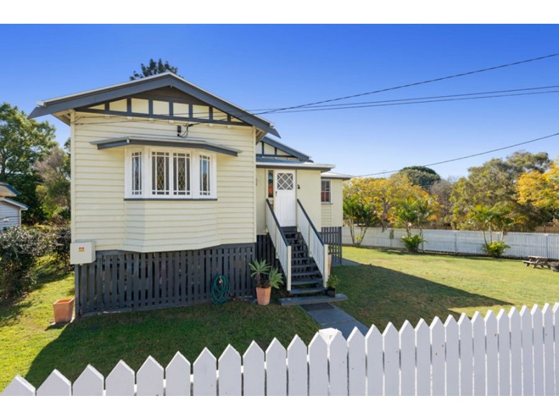 22 Gibson Crescent, Holland Park QLD 4121