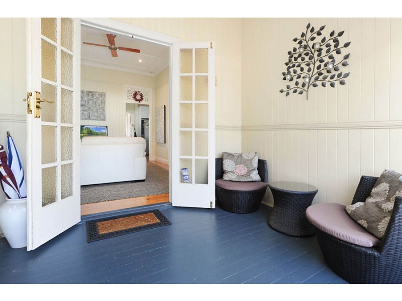 2 Peasant St, Holland Park West QLD 4121