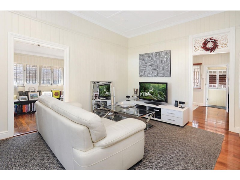 2 Peasant St, Holland Park West QLD 4121