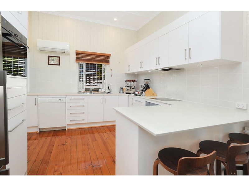 2 Peasant St, Holland Park West QLD 4121