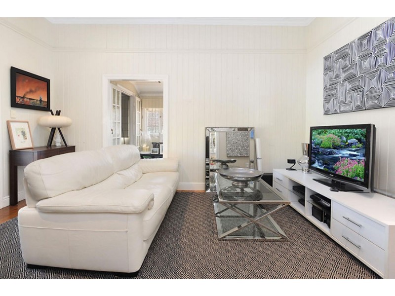 2 Peasant St, Holland Park West QLD 4121