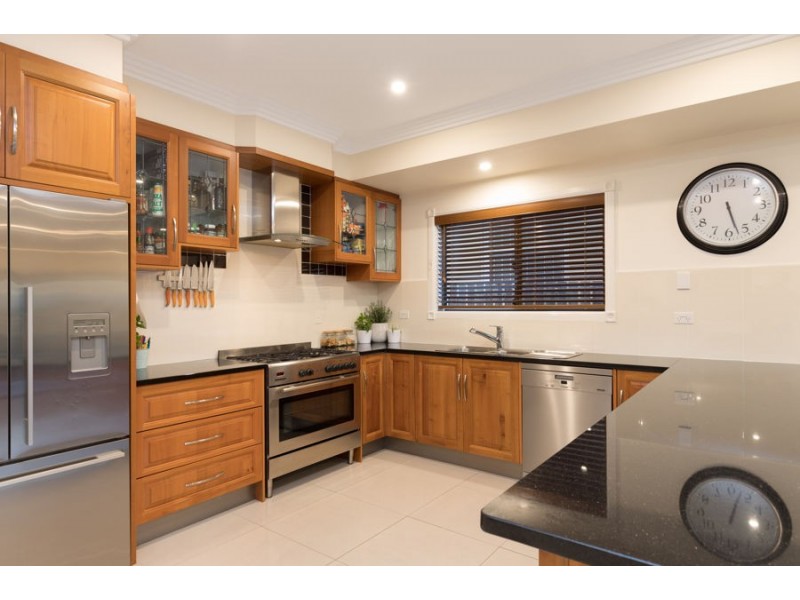8 St Leonards Street, Coorparoo QLD 4151