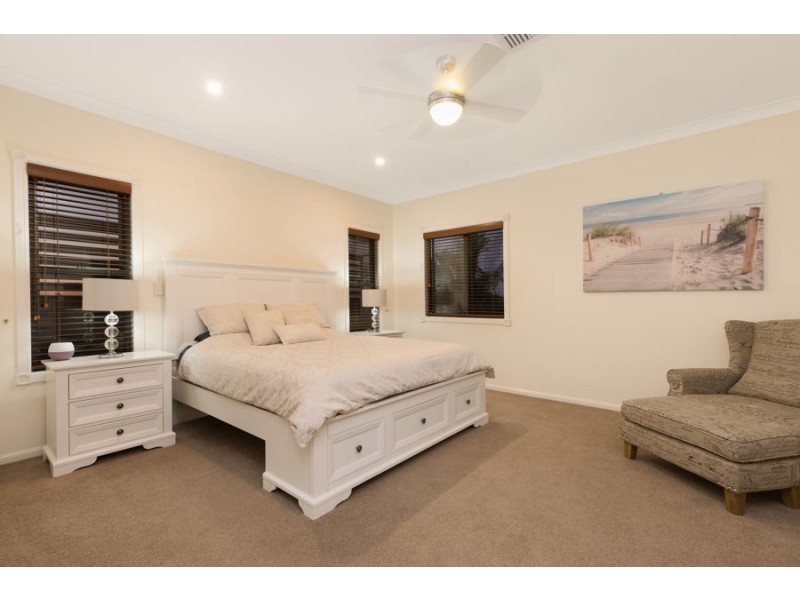 8 St Leonards Street, Coorparoo QLD 4151