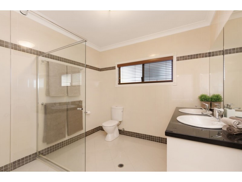 8 St Leonards Street, Coorparoo QLD 4151