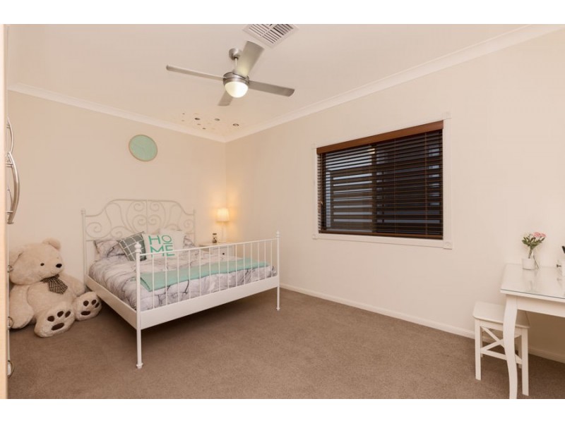 8 St Leonards Street, Coorparoo QLD 4151