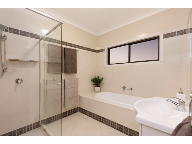 8 St Leonards Street, Coorparoo QLD 4151
