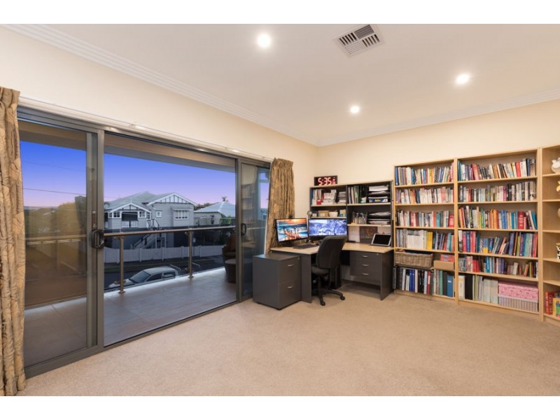 8 St Leonards Street, Coorparoo QLD 4151