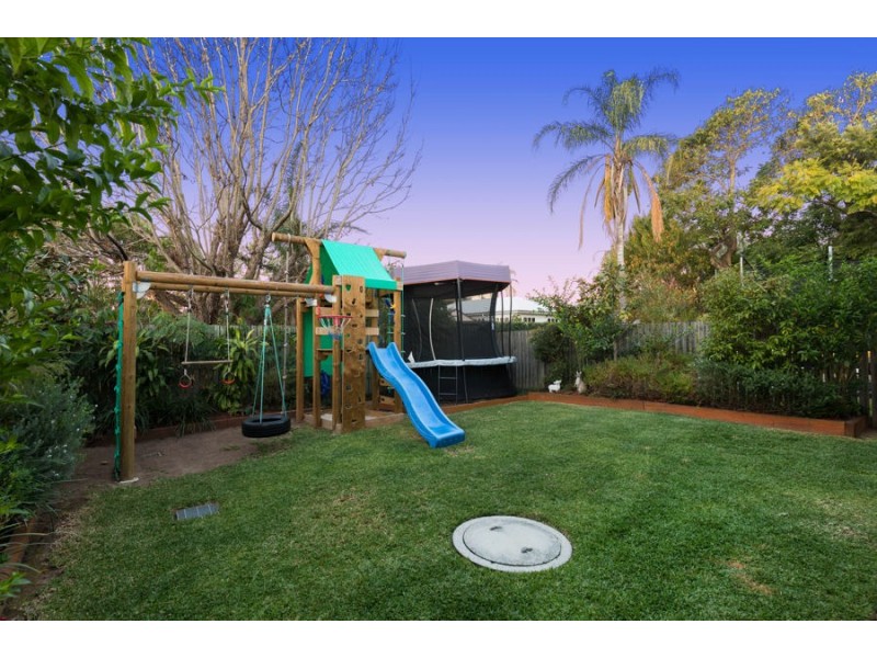 8 St Leonards Street, Coorparoo QLD 4151