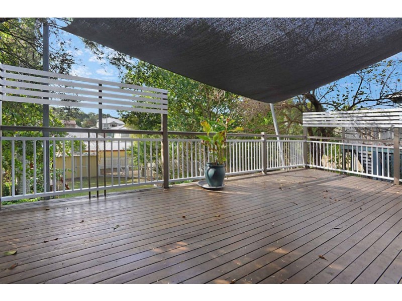 14 Macrossan Ave, Norman Park QLD 4170