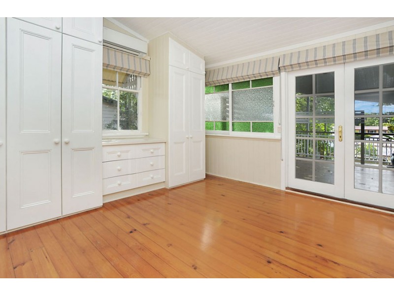 14 Macrossan Ave, Norman Park QLD 4170
