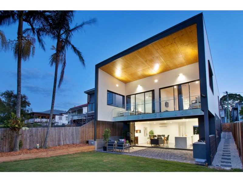 140 Macrossan Avenue, Norman Park QLD 4170