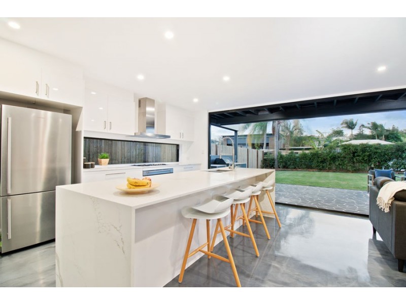 140 Macrossan Avenue, Norman Park QLD 4170