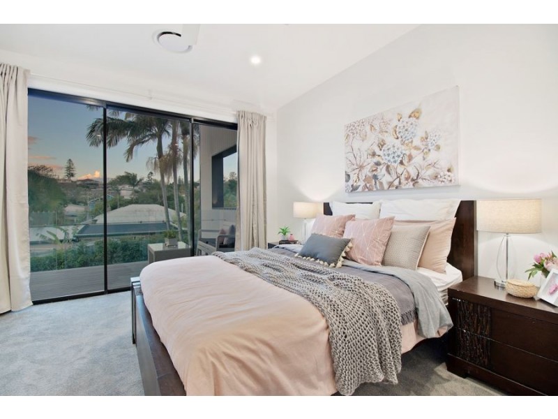 140 Macrossan Avenue, Norman Park QLD 4170
