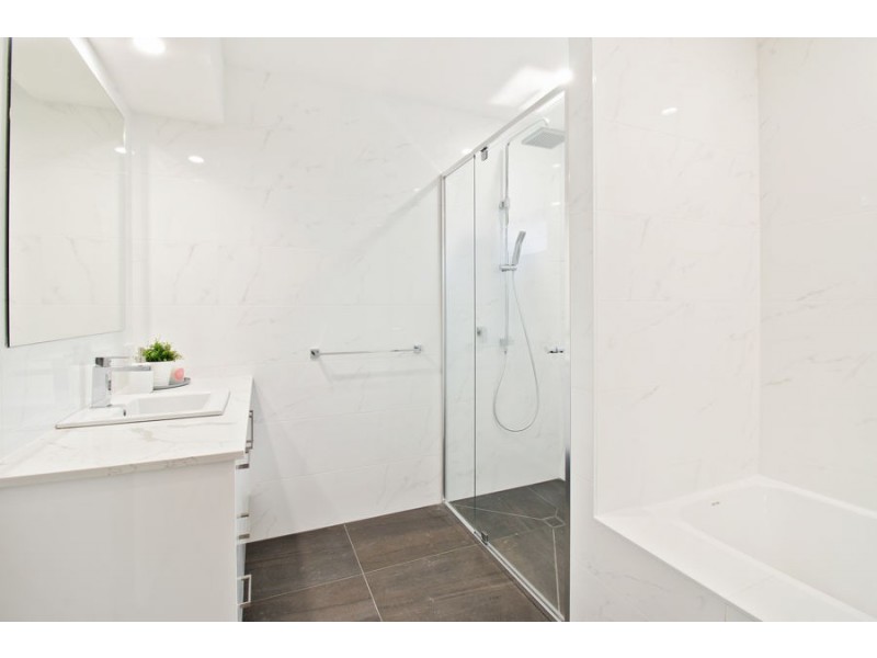 140 Macrossan Avenue, Norman Park QLD 4170