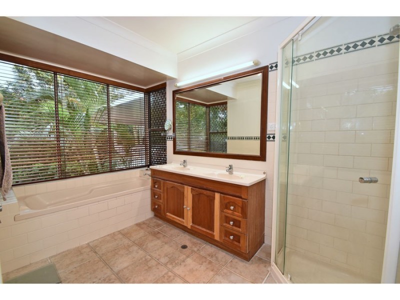 6 Laconia Street, Mansfield QLD 4122