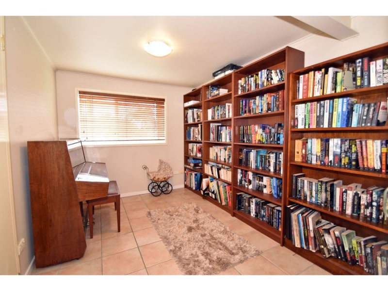 6 Laconia Street, Mansfield QLD 4122