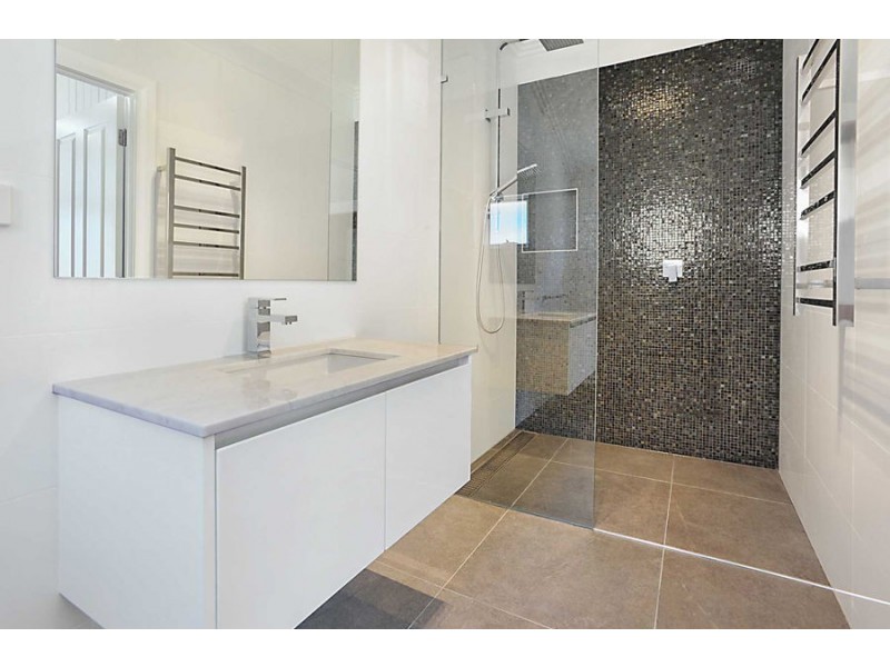 3 Grenville St, Morningside QLD 4170
