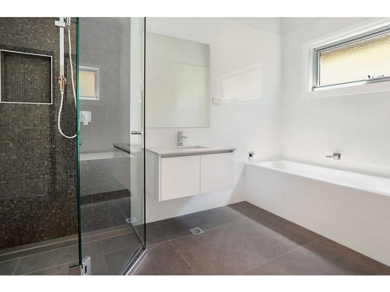 3 Grenville St, Morningside QLD 4170