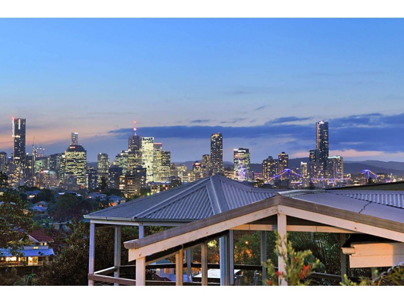 18 Aemilia Ave, Seven Hills QLD 4170