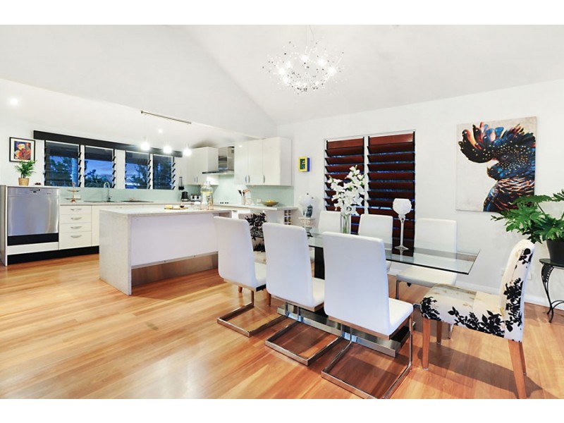 18 Aemilia Ave, Seven Hills QLD 4170