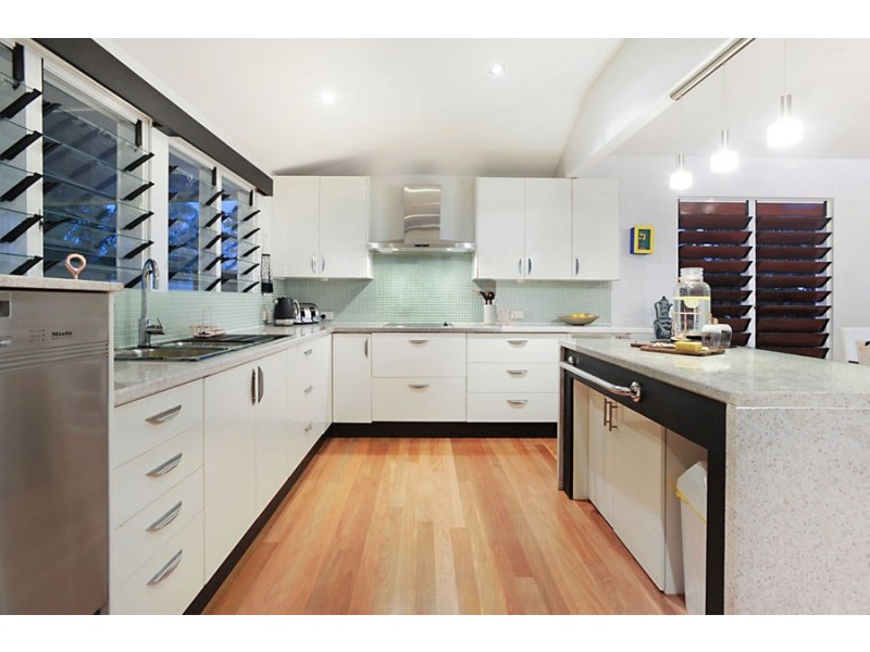 18 Aemilia Ave, Seven Hills QLD 4170