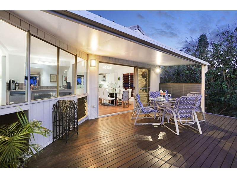 18 Aemilia Ave, Seven Hills QLD 4170