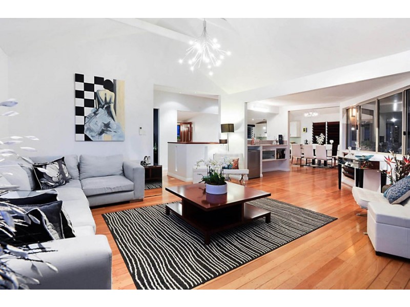 18 Aemilia Ave, Seven Hills QLD 4170