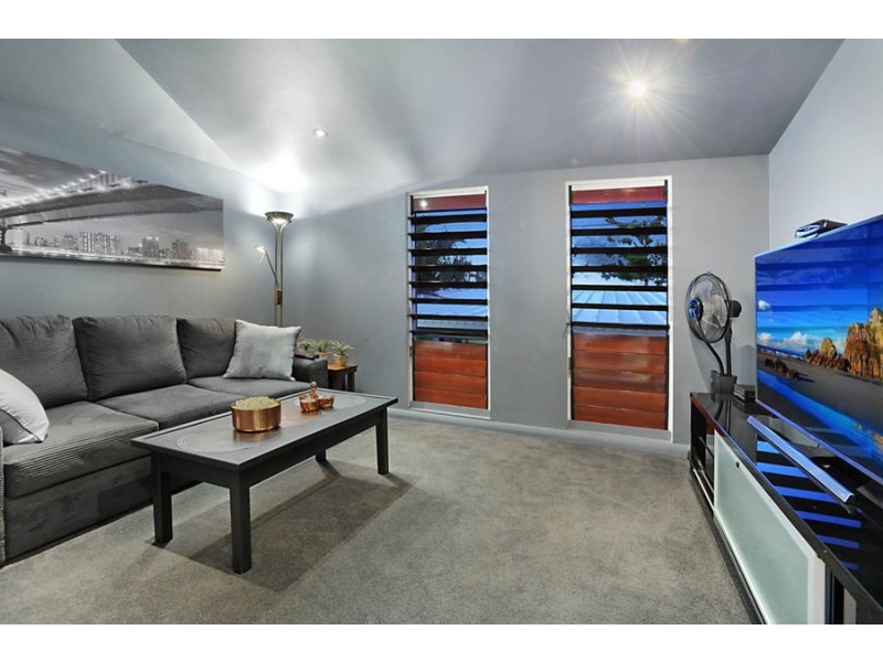 18 Aemilia Ave, Seven Hills QLD 4170