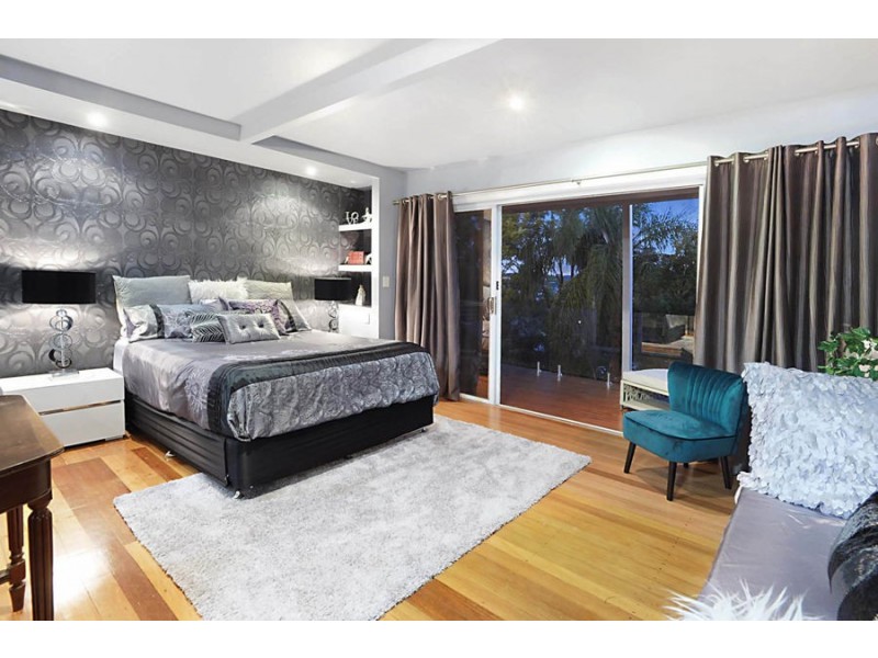 18 Aemilia Ave, Seven Hills QLD 4170